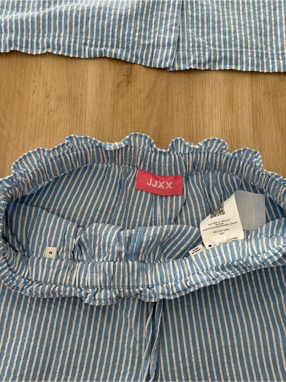 JJXX Striped Matching Set, Cropped Boxy Fit Button Up & Drawstring Shorts - Picture 4 of 6